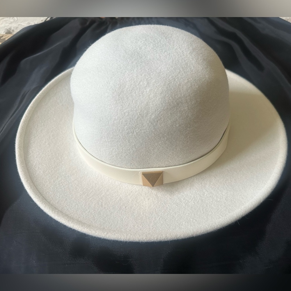 NWT VALENTINO GARAVANI Roman Stud Signature Rabbit Hair Felt Hat Size Small